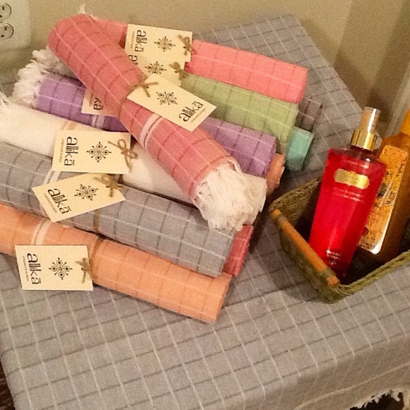 ๐ 3 for $10 Cotton towel bundle ๐ - Picture 1 of 6